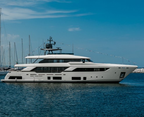 2_ Custom Line Navetta 37