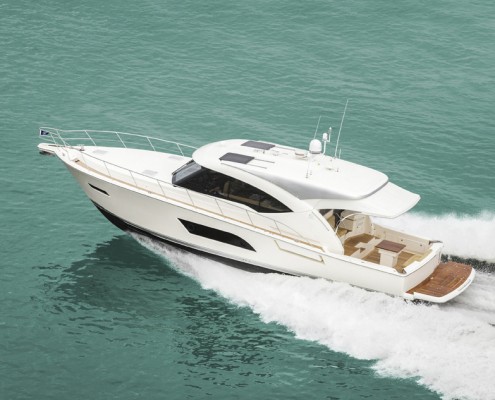 The 565 SUV's powerful Volvo Penta IPS 900s offer a cruise speed of 23 to 25 knots