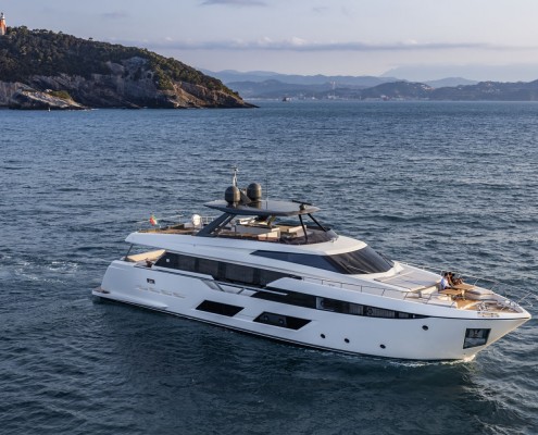 Ferretti Yachts 920 New