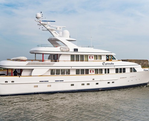 I8cpstsdS6mZf2FrVZWu_Cipitouba-yacht-refit-credit-feadship-1920x1080