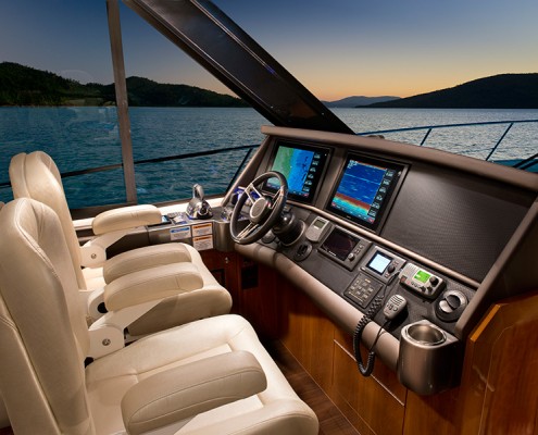Riviera 565 - The 565 SUV has an impressive sports-styled helm station and the latest in marine navigation and instrumentation technology