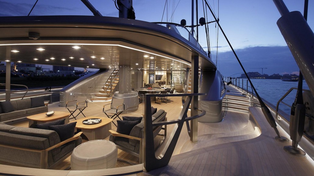 21LOP7yXTmyalOklL47m_Sybaris-sailing-super-yacht-perini-navi-cockpit-credit-Giuliano-Sargentini-1920x1080