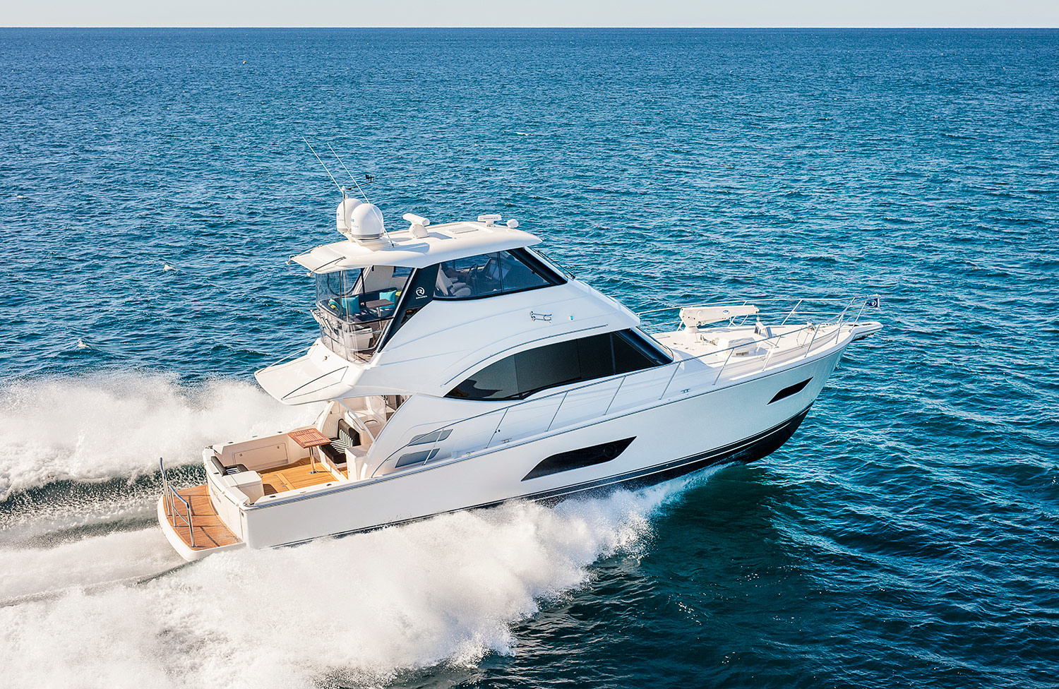 52EB---Riviera's-52-Enclosed-Flybridge-has-impeccable-blue-water-credentials