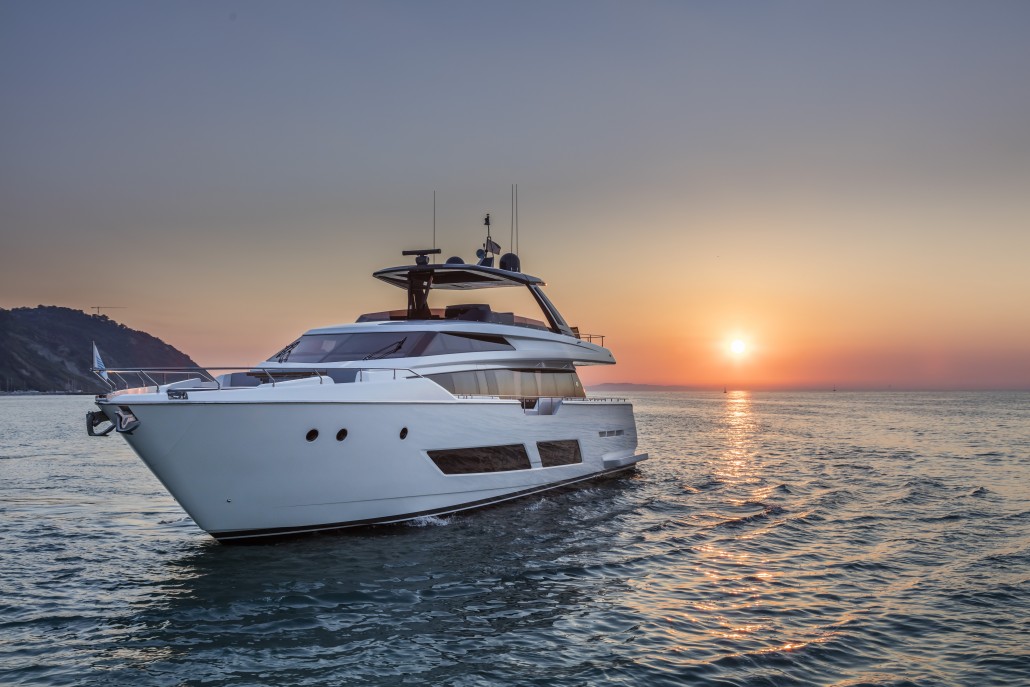 6_FERRETTI YACHTS 850-352