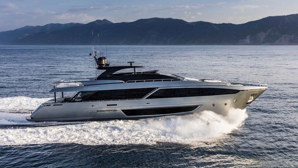 BWYQ1k0GQFiWNzzQGN40_Riva-110-Dolcevita-yacht-running-shot-2560x1440