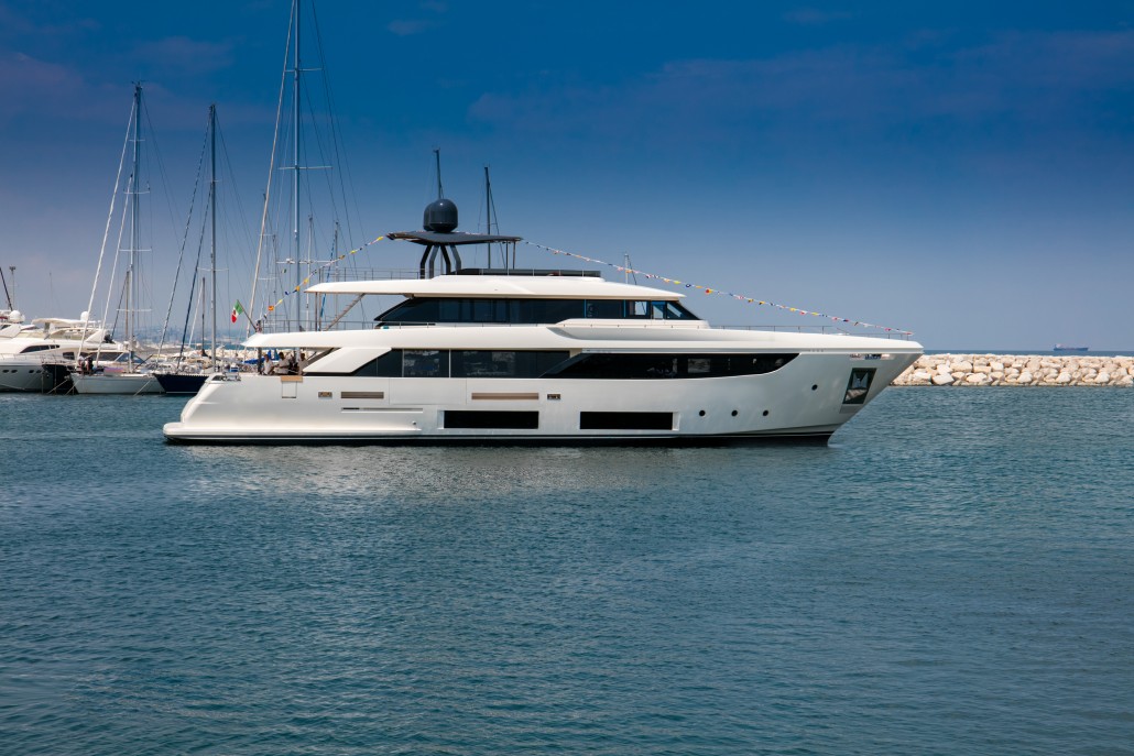 Custom Line Navetta 33