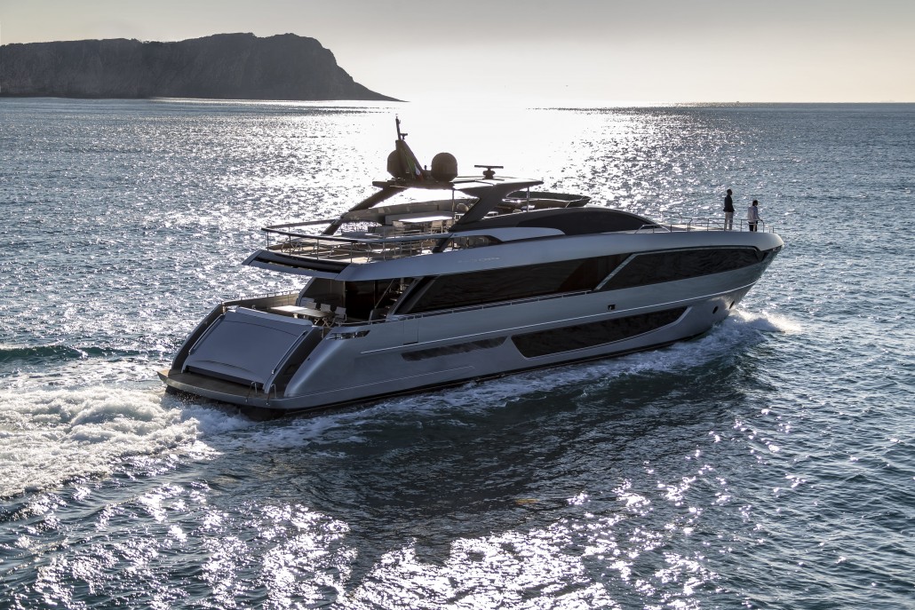 Riva 100' Corsaro_EMEA Premiere