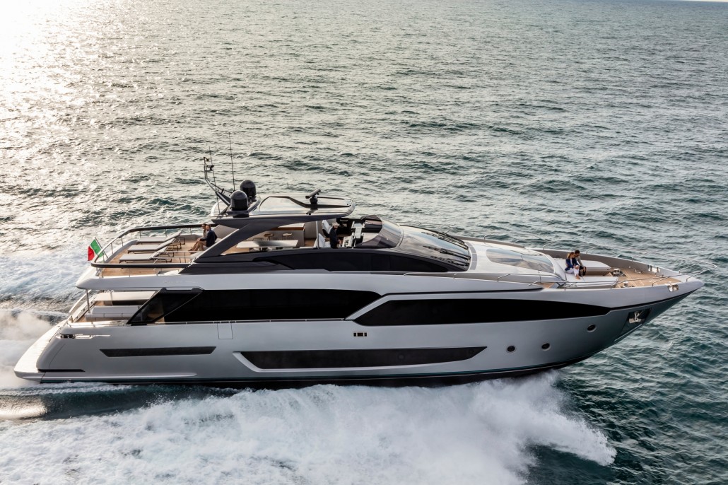 Riva_90'Argo_Cruising-0000_35936