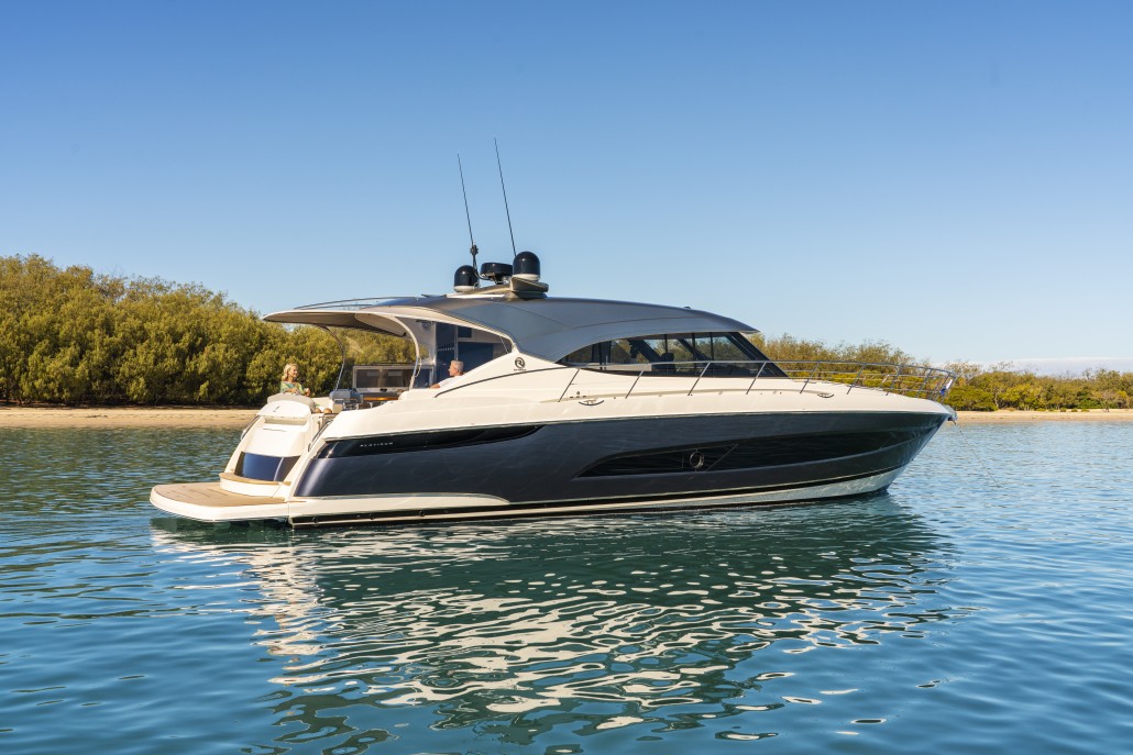 Riviera 5400 Sport Yacht Platinum Edition Anchored 02