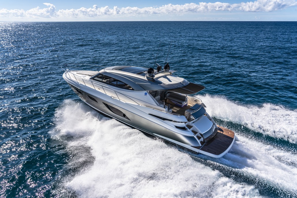 Riviera 6000 Sport Yacht Platinum Edition Running 07