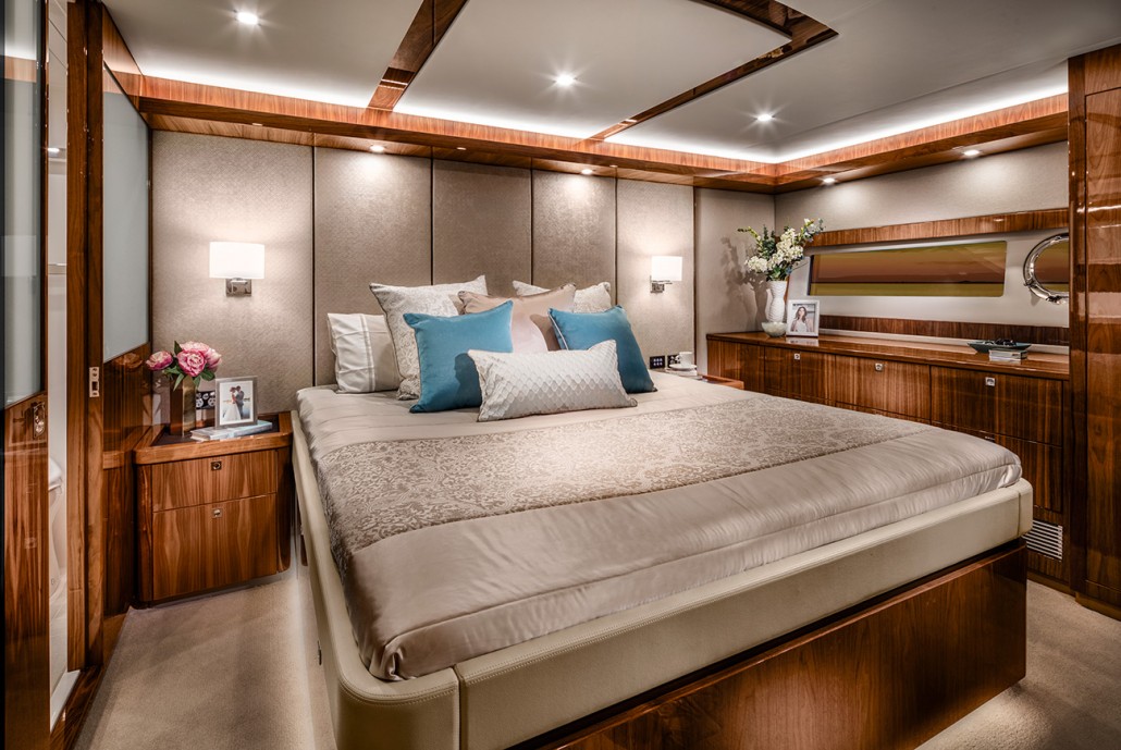 Riviera-68-Sports-Motor-Yacht-Master-Stateroom-Classic-Layout-01