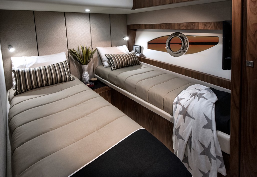 Riviera-68-Sports-Motor-Yacht-Port-Stateroom-02