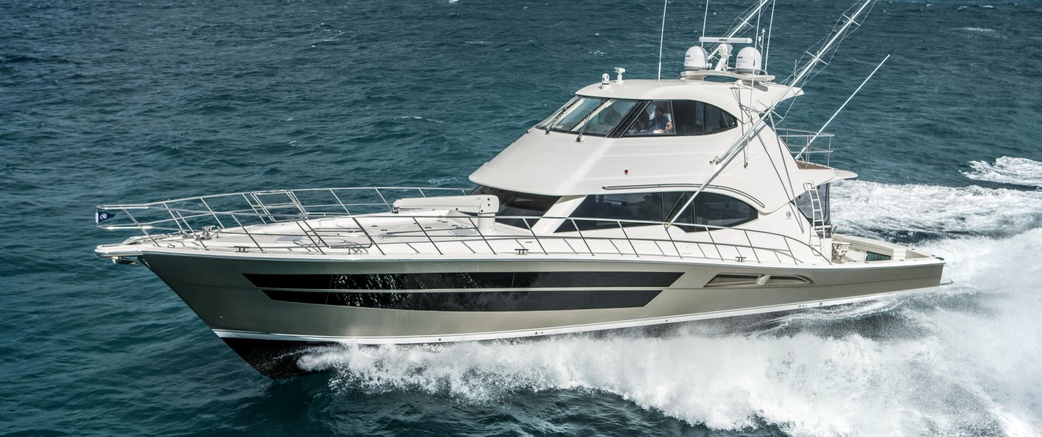 Riviera 77 Enclosed Flybridge Running 010