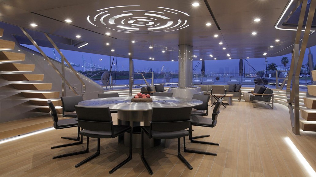 pjrbEMipQuGRWnFONnOZ_Sybaris-sailing-super-yacht-perini-navi-aft-deck-dining-area-credit-Giuliano-Sargentini-1920x1080