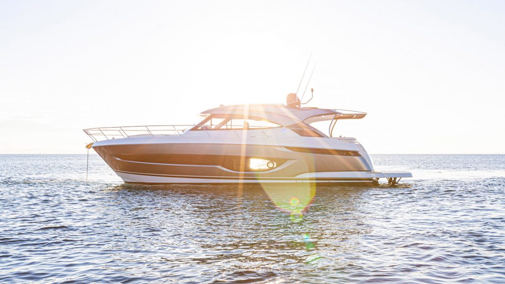 Riviera 4600 Sport Yacht